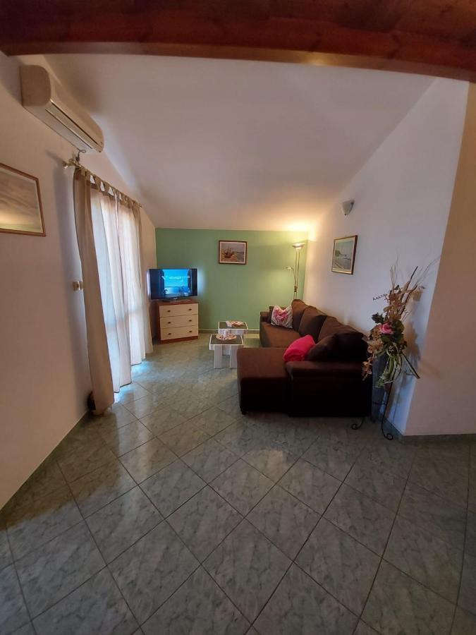 Apartments Tomic Biograd Na Moru Exteriör bild