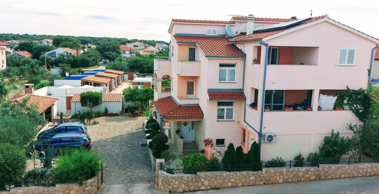 Apartments Tomic Biograd Na Moru Exteriör bild