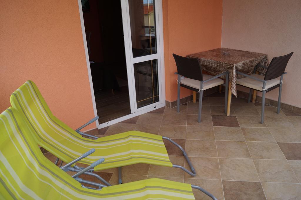 Apartments Tomic Biograd Na Moru Rum bild